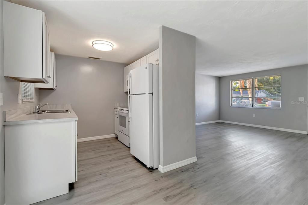 For Sale: $289,500 (3 beds, 2 baths, 1141 Square Feet)