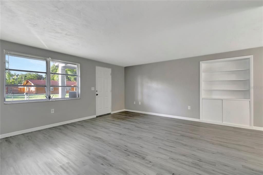 For Sale: $289,500 (3 beds, 2 baths, 1141 Square Feet)