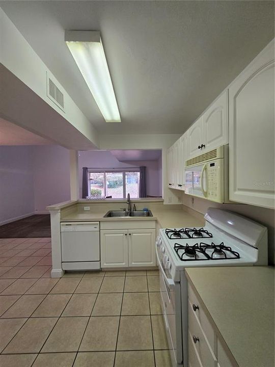 For Rent: $1,750 (3 beds, 2 baths, 1462 Square Feet)