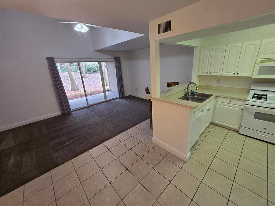 For Rent: $1,750 (3 beds, 2 baths, 1462 Square Feet)