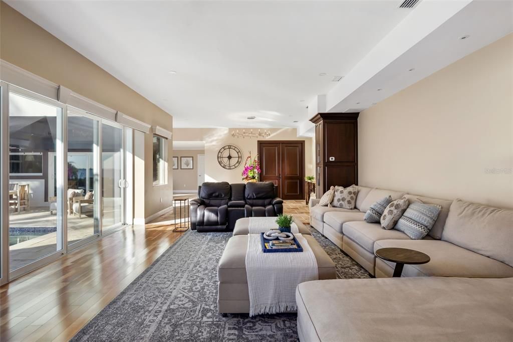 For Sale: $4,980,000 (5 beds, 5 baths, 5898 Square Feet)