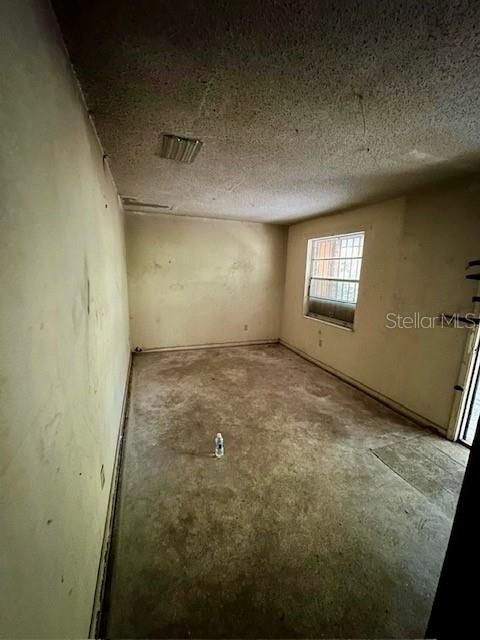 待售: $1,000,000 (6 贝兹, 4 浴室, 2600 平方英尺)