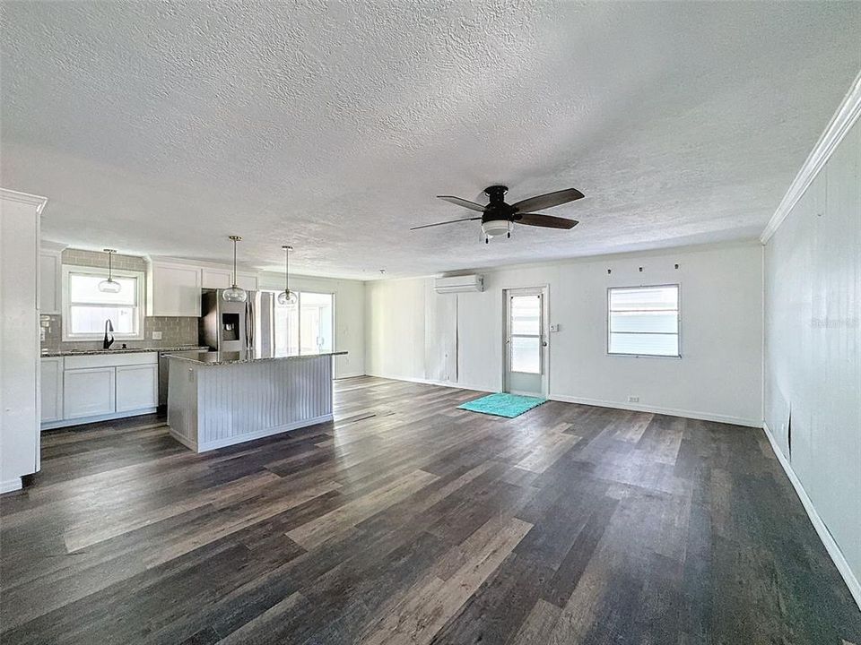 LIVING ROOM/KITCHEN COMBO