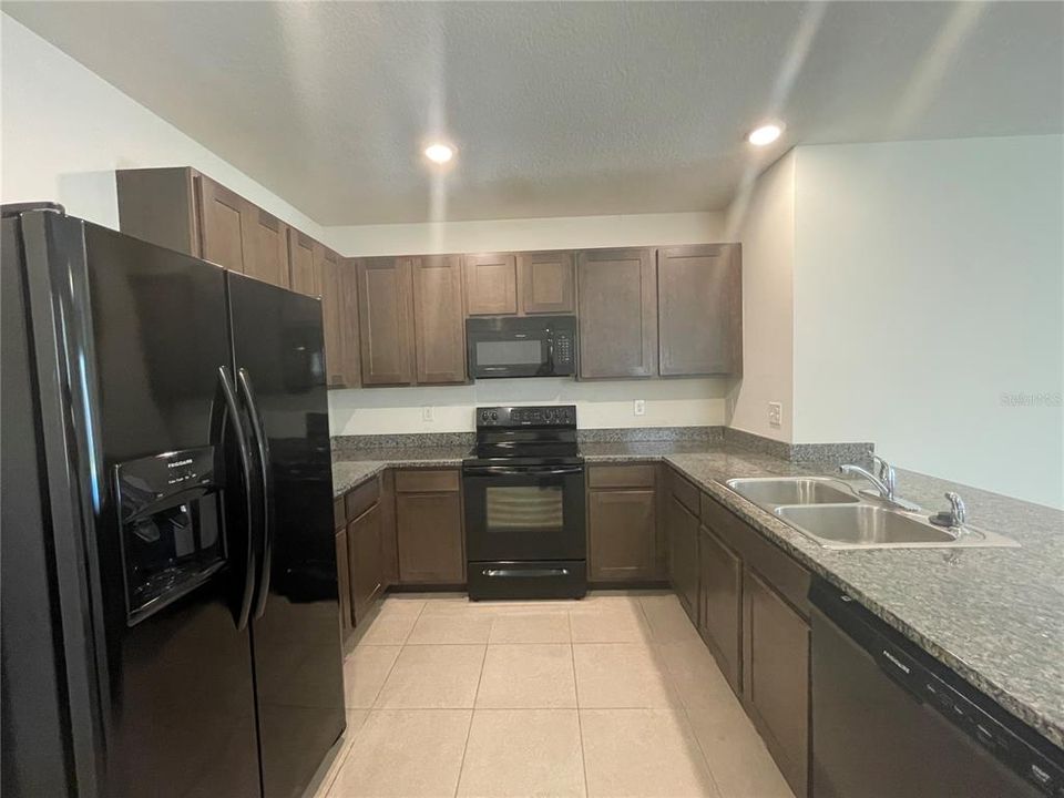 For Rent: $2,500 (3 beds, 2 baths, 1504 Square Feet)