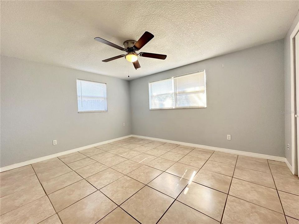 For Sale: $220,000 (2 beds, 1 baths, 1020 Square Feet)