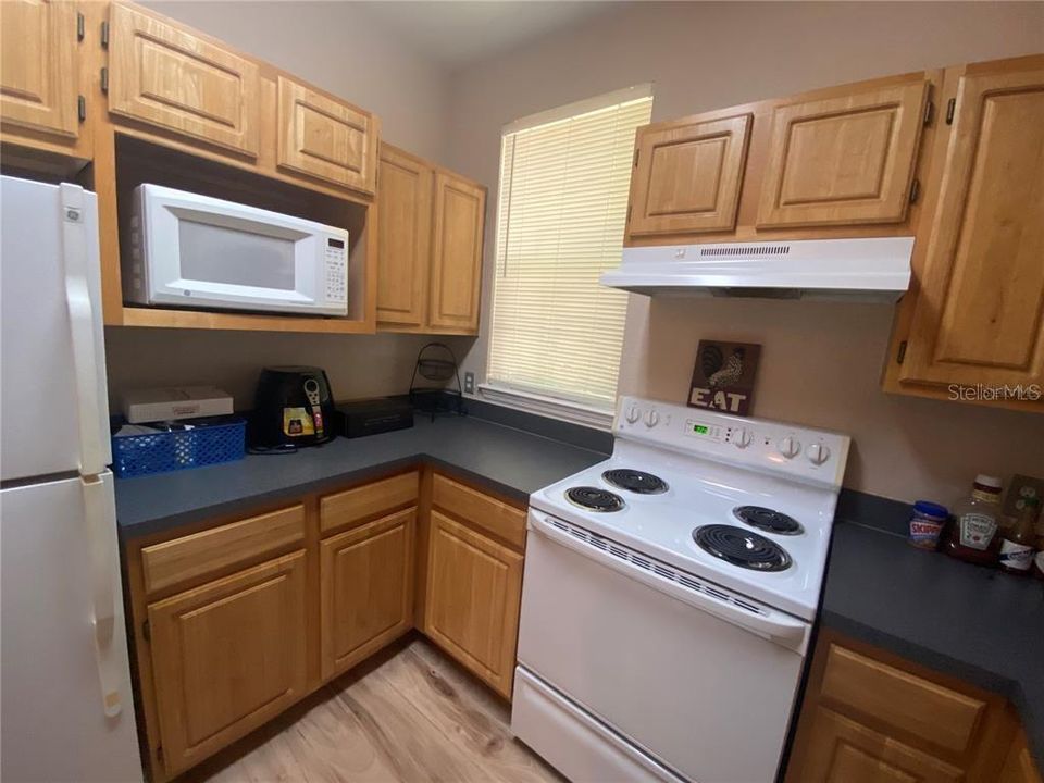 For Sale: $220,000 (2 beds, 2 baths, 1160 Square Feet)