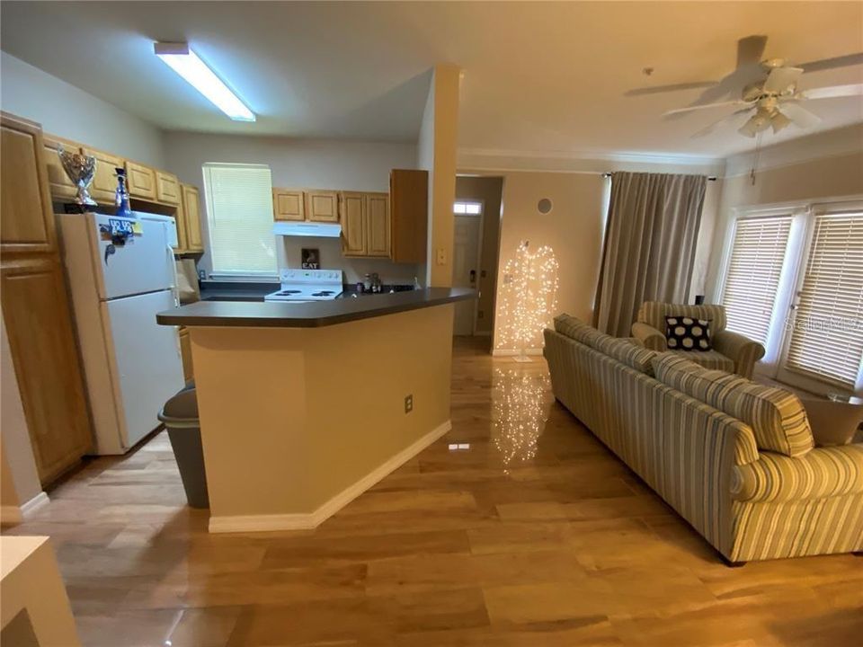 For Sale: $220,000 (2 beds, 2 baths, 1160 Square Feet)