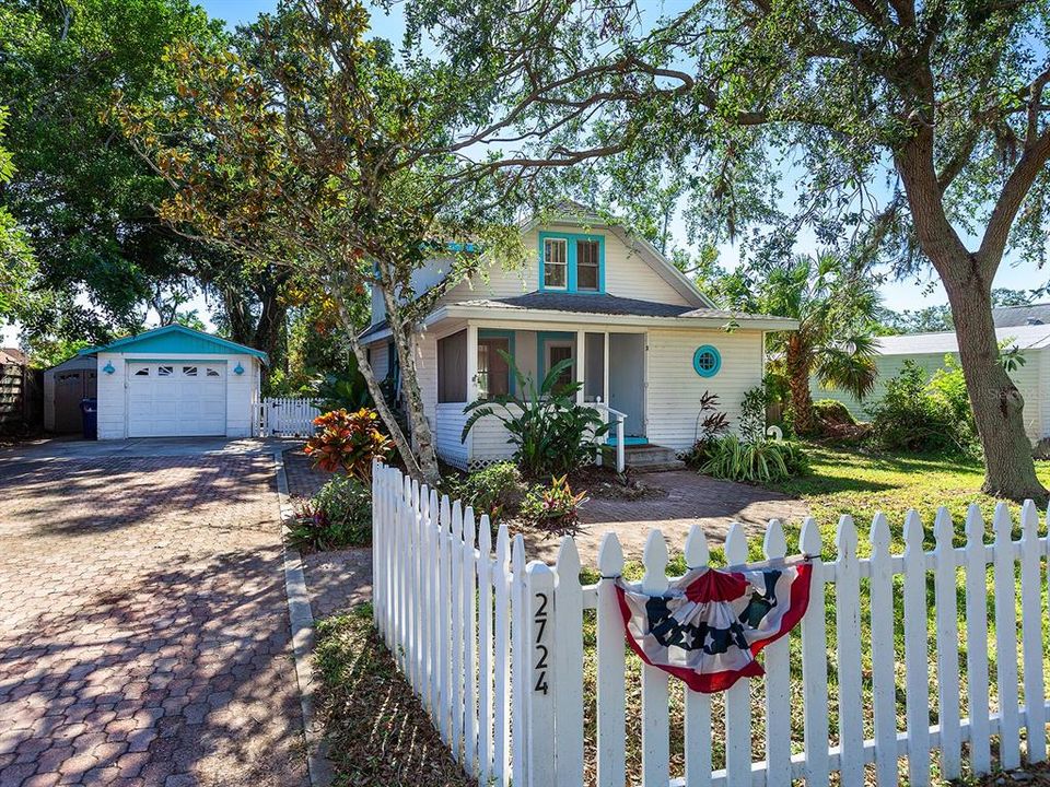 For Sale: $400,000 (2 beds, 2 baths, 1164 Square Feet)