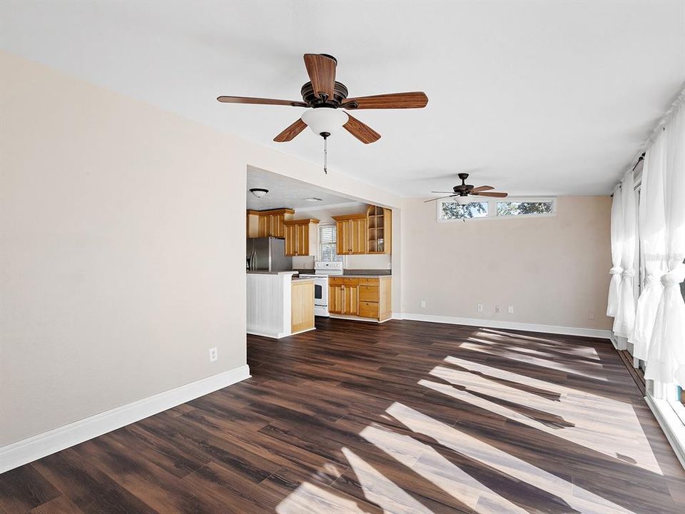 For Sale: $400,000 (2 beds, 2 baths, 1164 Square Feet)