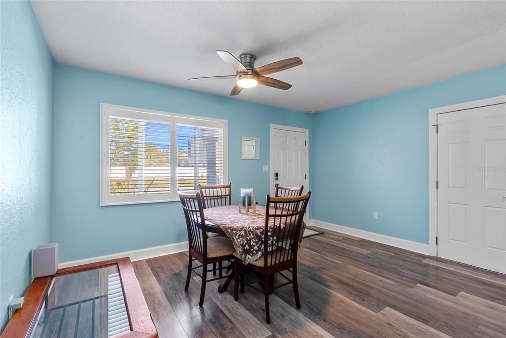 Entry Room/Dining Room