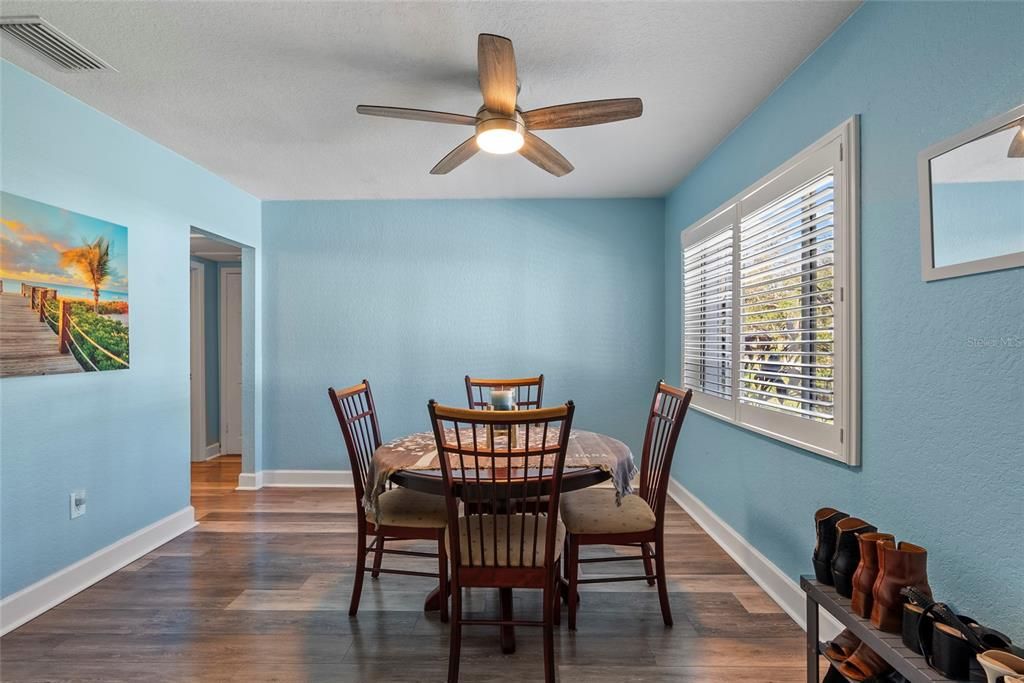 Entry Room/Dining Room