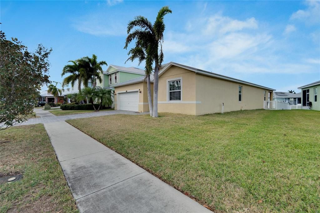 Spacious side yard