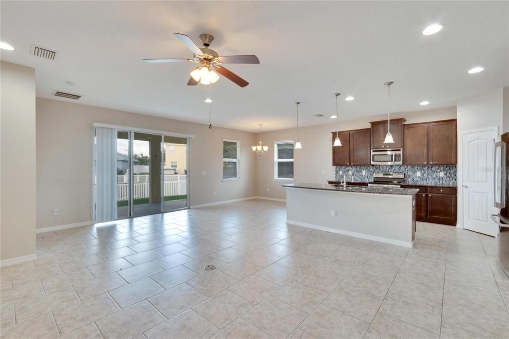 Living room/Kitchen/Dinette combo