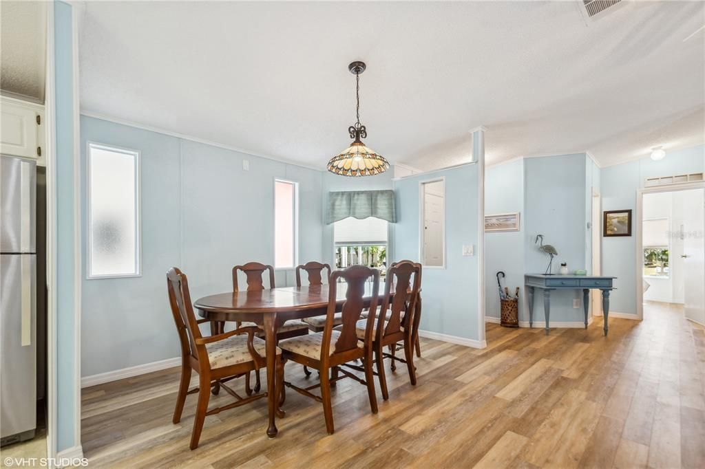 For Sale: $249,900 (3 beds, 2 baths, 1484 Square Feet)