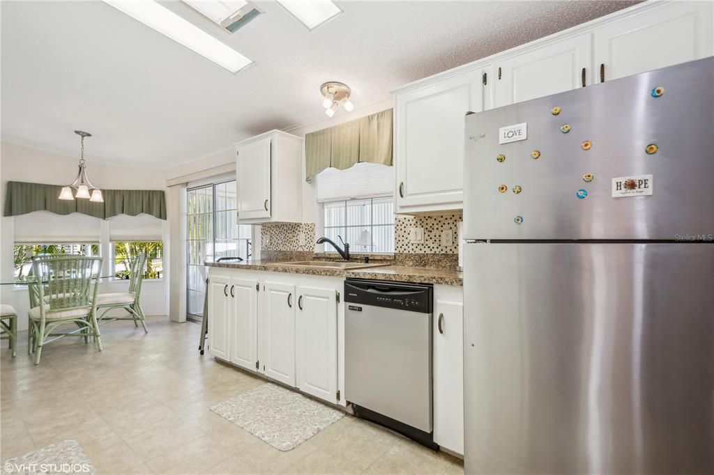 For Sale: $249,900 (3 beds, 2 baths, 1484 Square Feet)