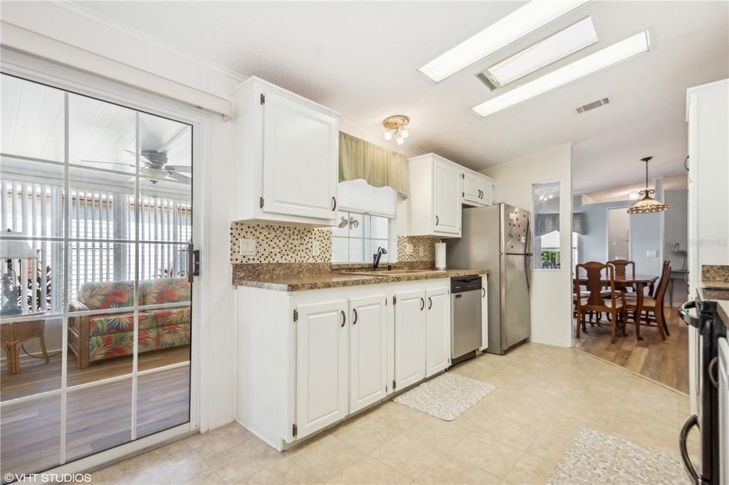 For Sale: $249,900 (3 beds, 2 baths, 1484 Square Feet)