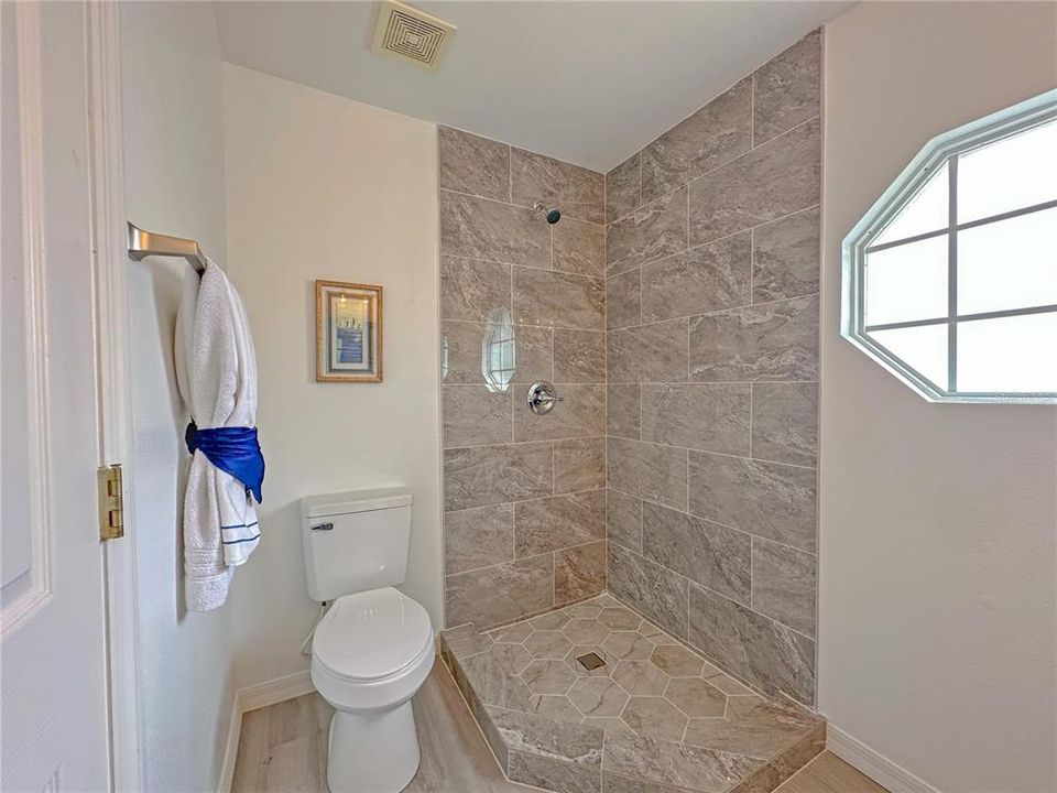 For Sale: $339,975 (4 beds, 2 baths, 1685 Square Feet)