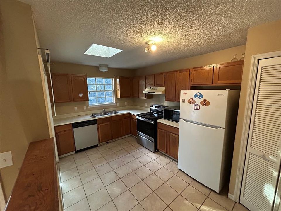 For Rent: $1,625 (2 beds, 2 baths, 1186 Square Feet)