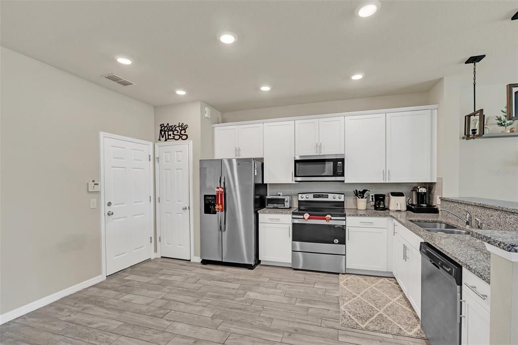 For Sale: $405,000 (3 beds, 2 baths, 1881 Square Feet)