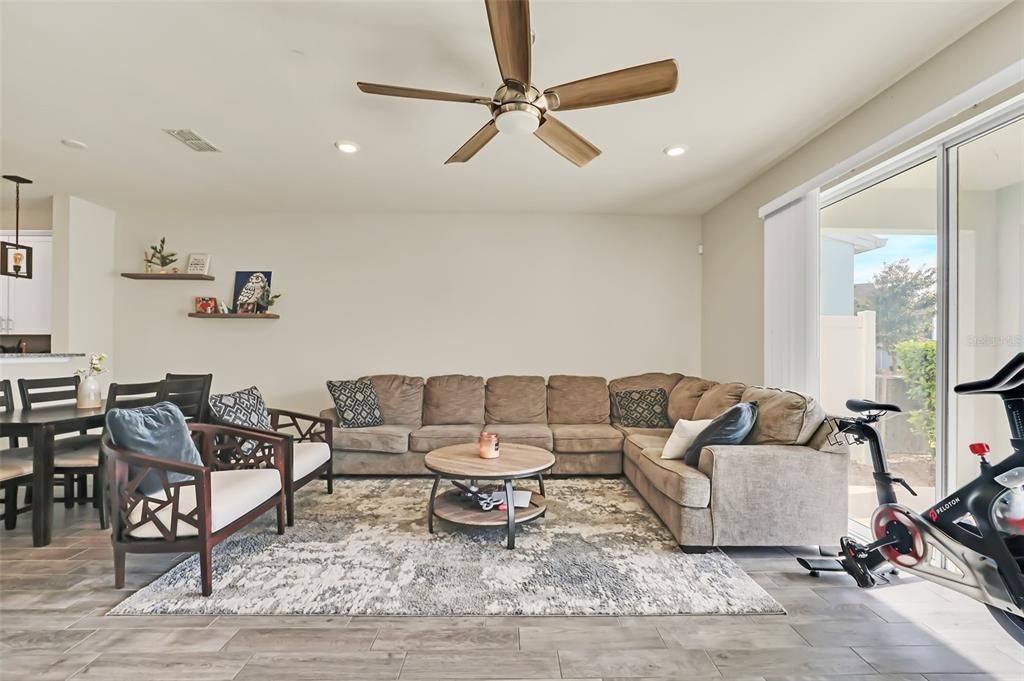 For Sale: $405,000 (3 beds, 2 baths, 1881 Square Feet)