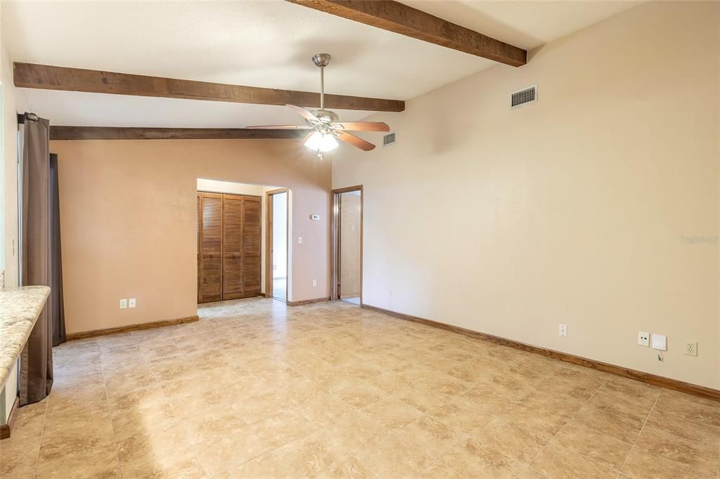 For Sale: $359,000 (3 beds, 2 baths, 1662 Square Feet)