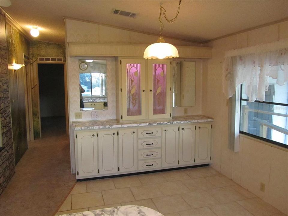 For Sale: $169,900 (2 beds, 2 baths, 1196 Square Feet)