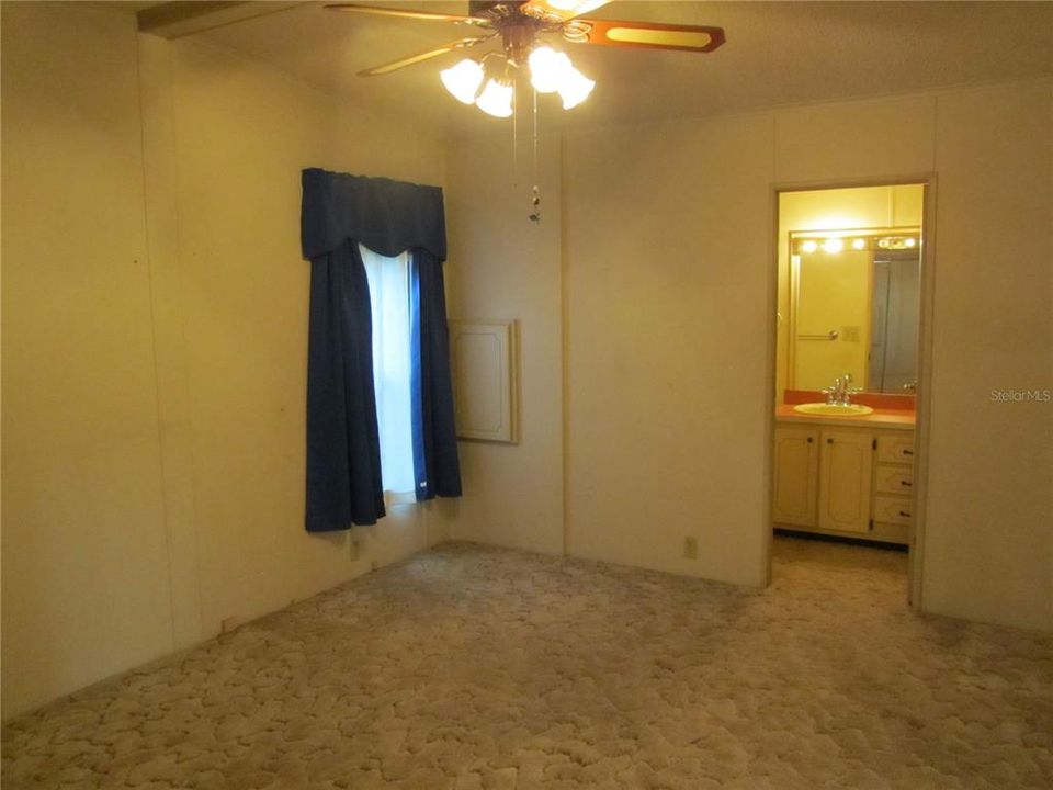 For Sale: $169,900 (2 beds, 2 baths, 1196 Square Feet)