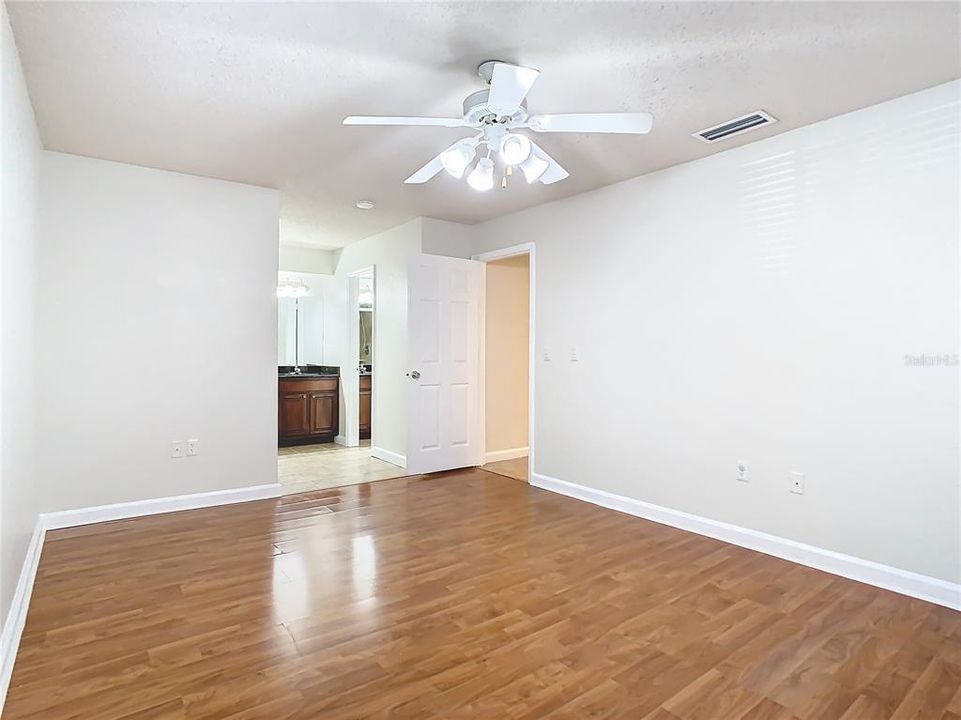 For Sale: $255,000 (2 beds, 2 baths, 1146 Square Feet)