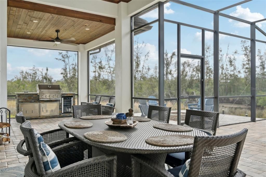 Lanai Dining area