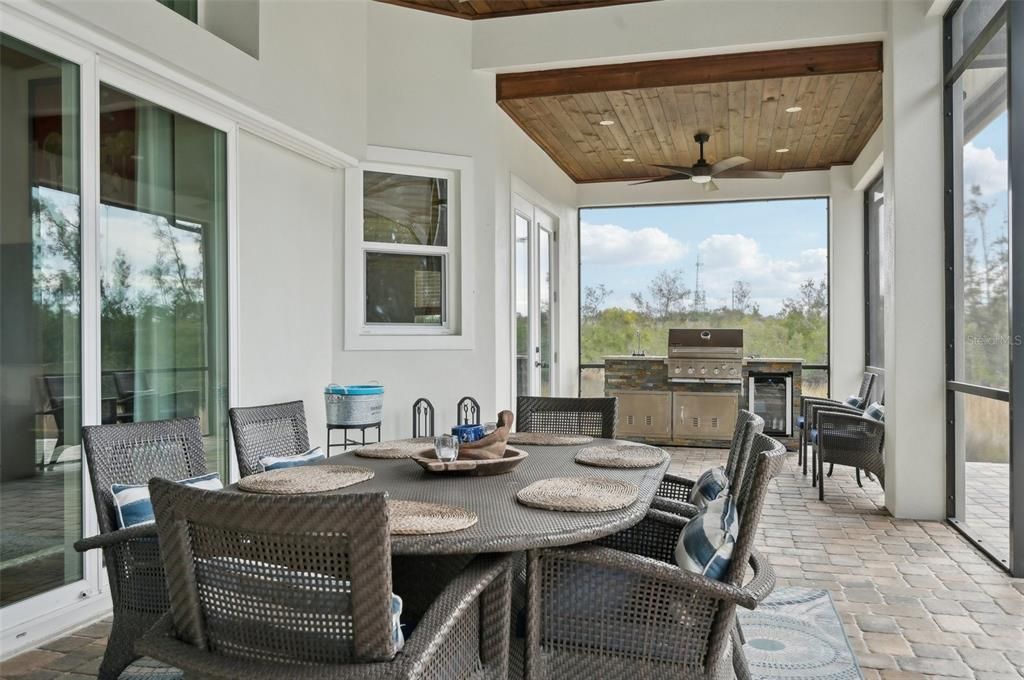 Lanai Dining area