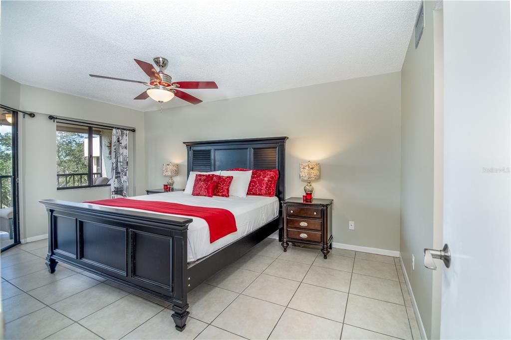 For Sale: $279,900 (2 beds, 2 baths, 1125 Square Feet)