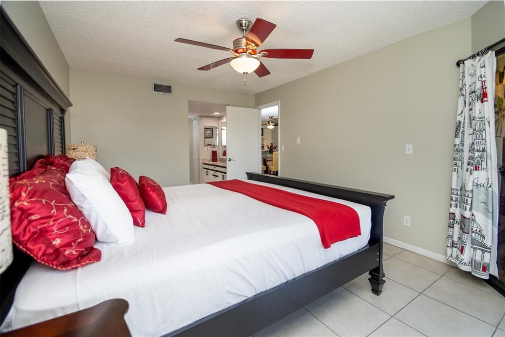 For Sale: $279,900 (2 beds, 2 baths, 1125 Square Feet)