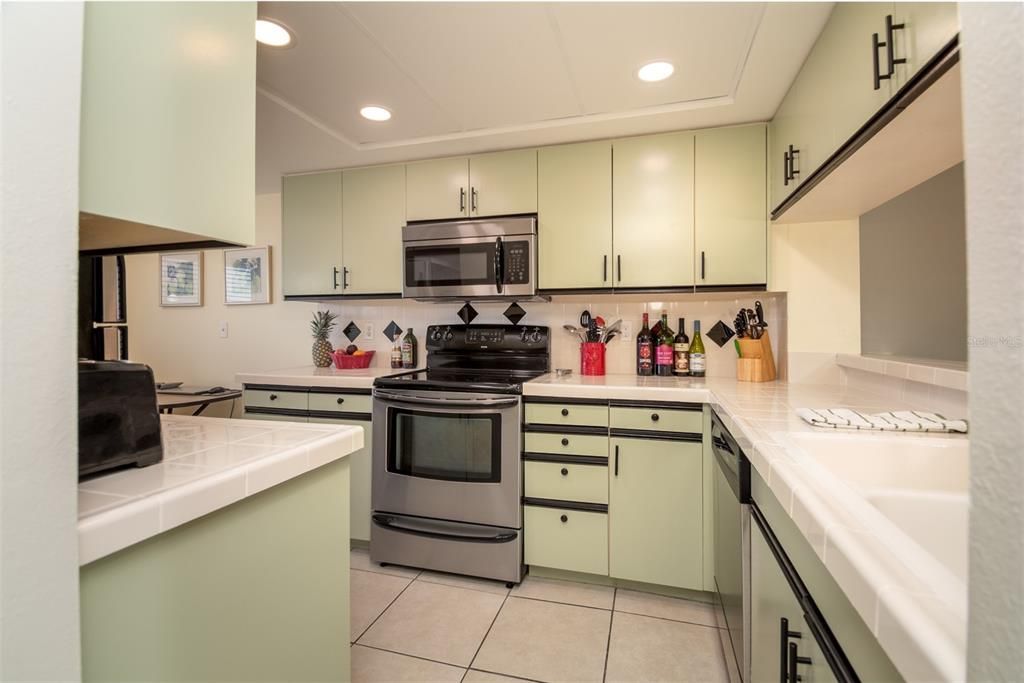 For Sale: $279,900 (2 beds, 2 baths, 1125 Square Feet)