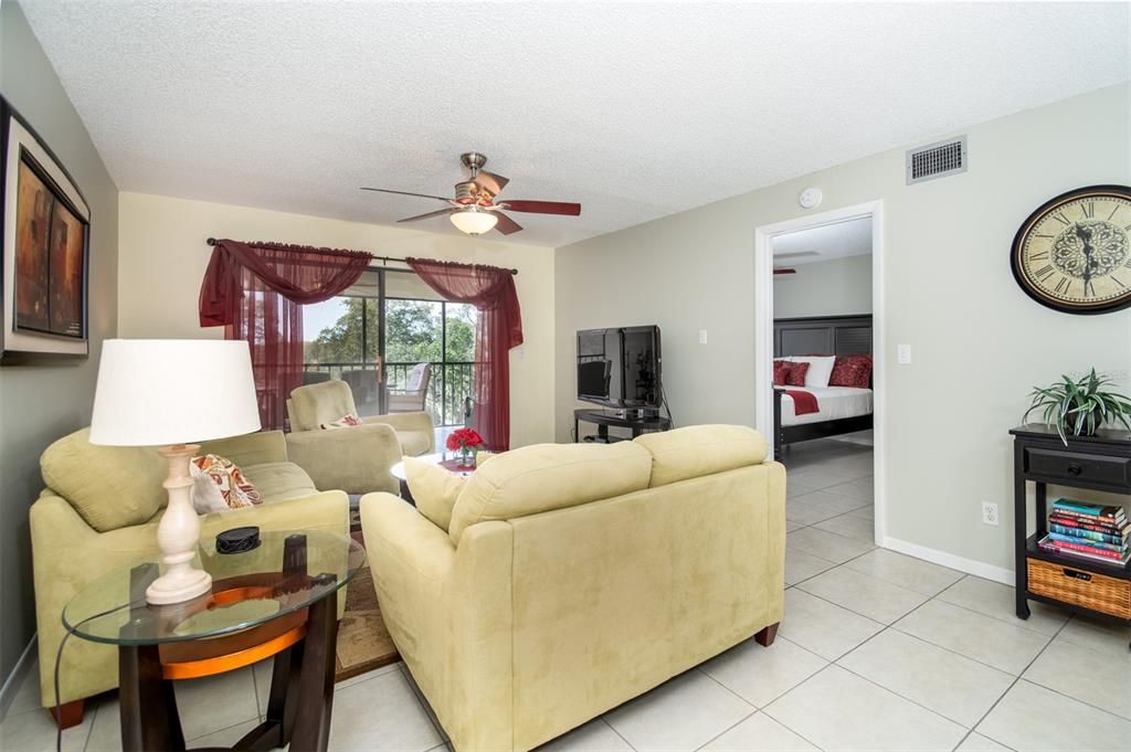 For Sale: $279,900 (2 beds, 2 baths, 1125 Square Feet)