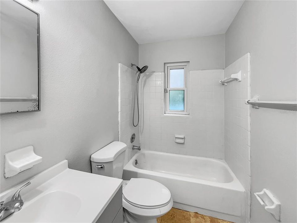 For Sale: $307,000 (3 beds, 1 baths, 988 Square Feet)