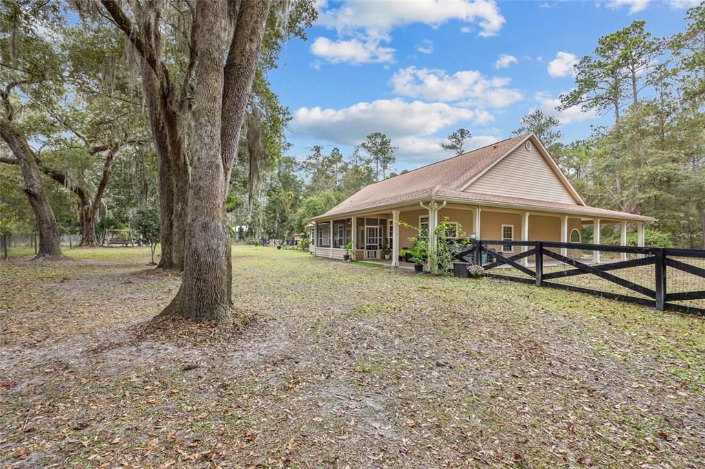 For Sale: $575,000 (4 beds, 2 baths, 2828 Square Feet)