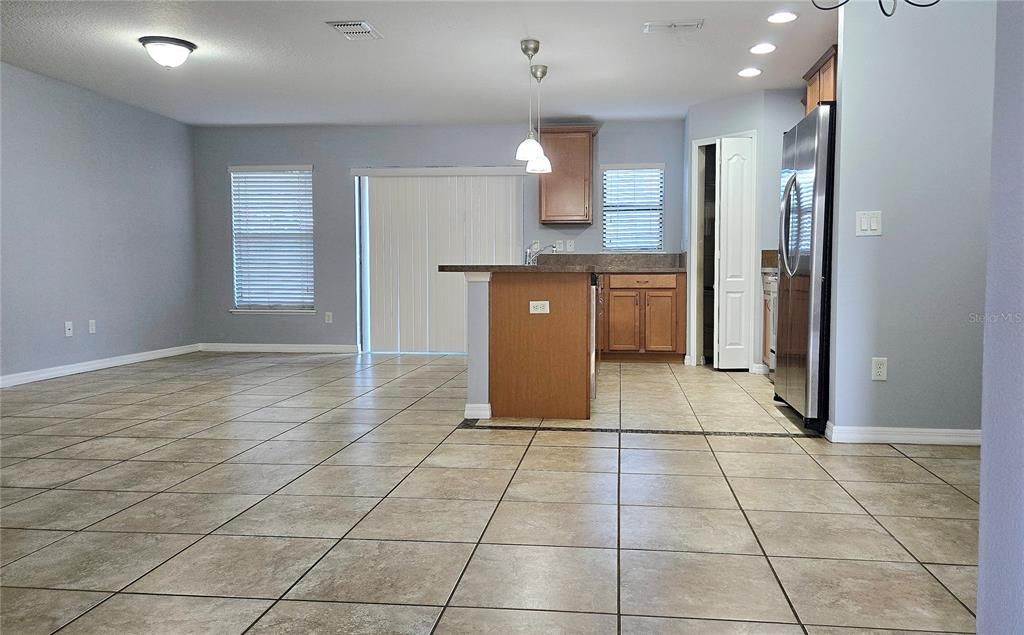 For Rent: $2,150 (3 beds, 2 baths, 1549 Square Feet)