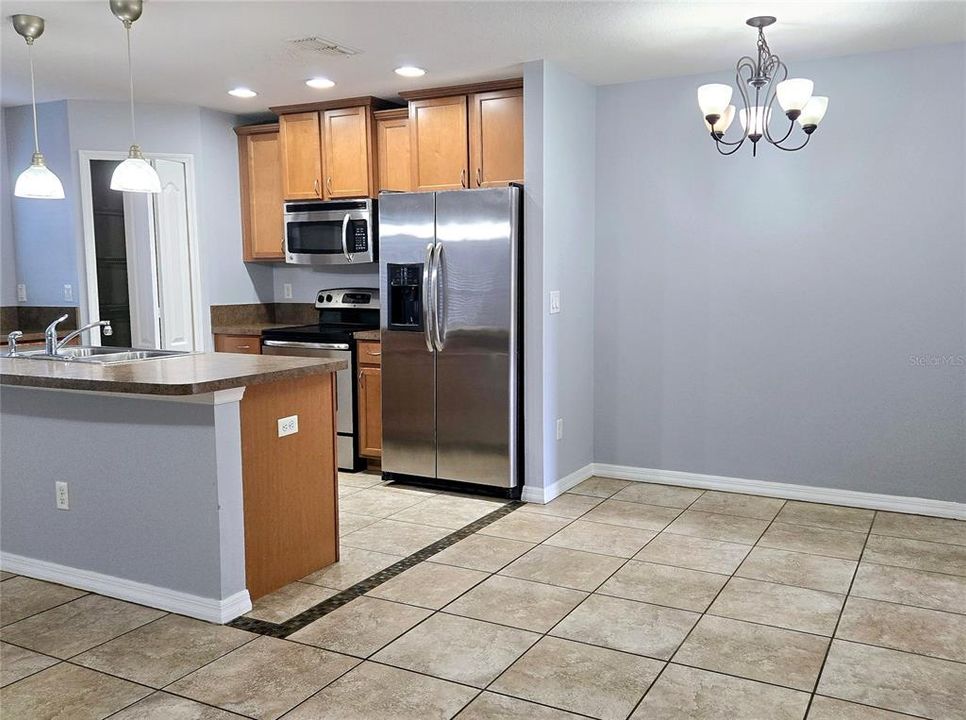 For Rent: $2,150 (3 beds, 2 baths, 1549 Square Feet)