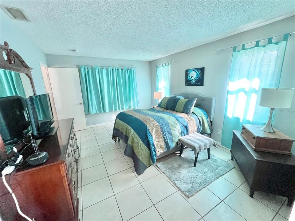 En Venta: $242,000 (3 camas, 2 baños, 1440 Pies cuadrados)