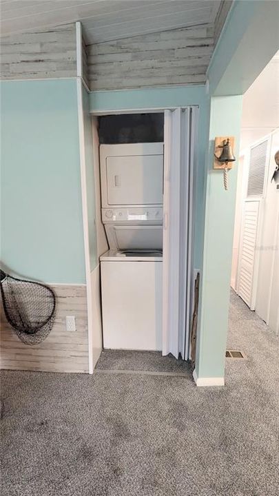 INDOOR LAUNDRY CLOSET