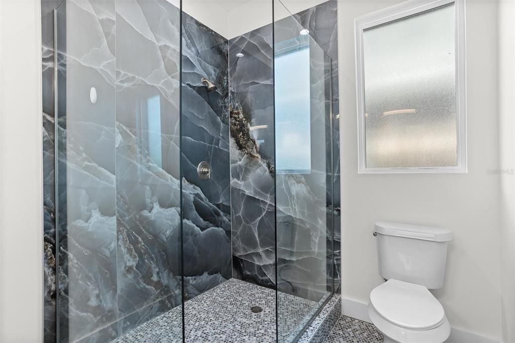 Frameless shower