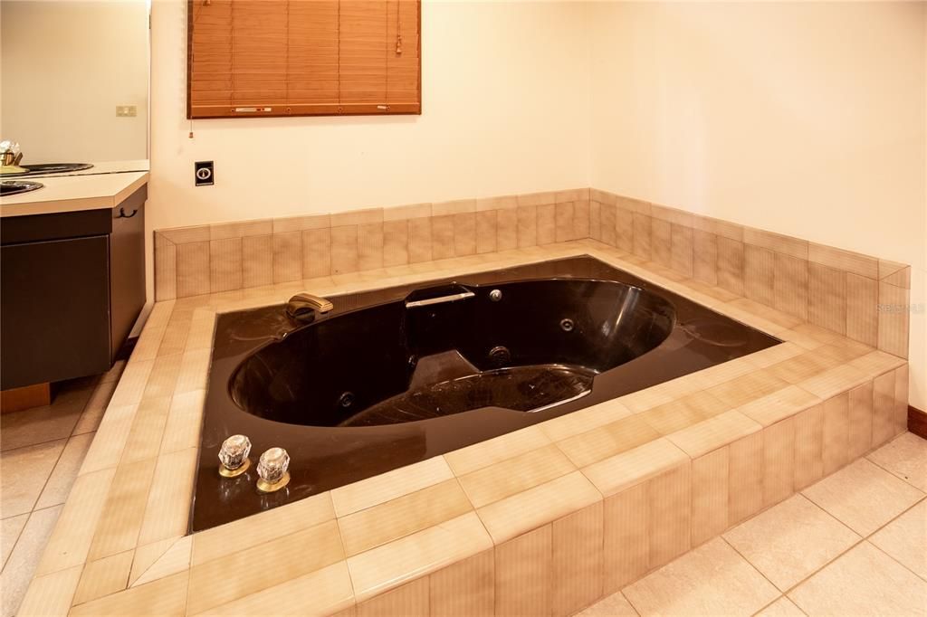 Sunken jacuzzi tub