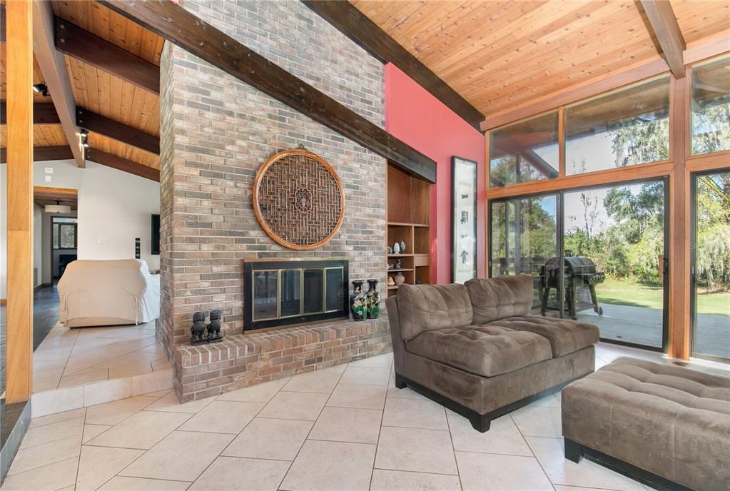 2-sided Brick, Gas-Fireplace