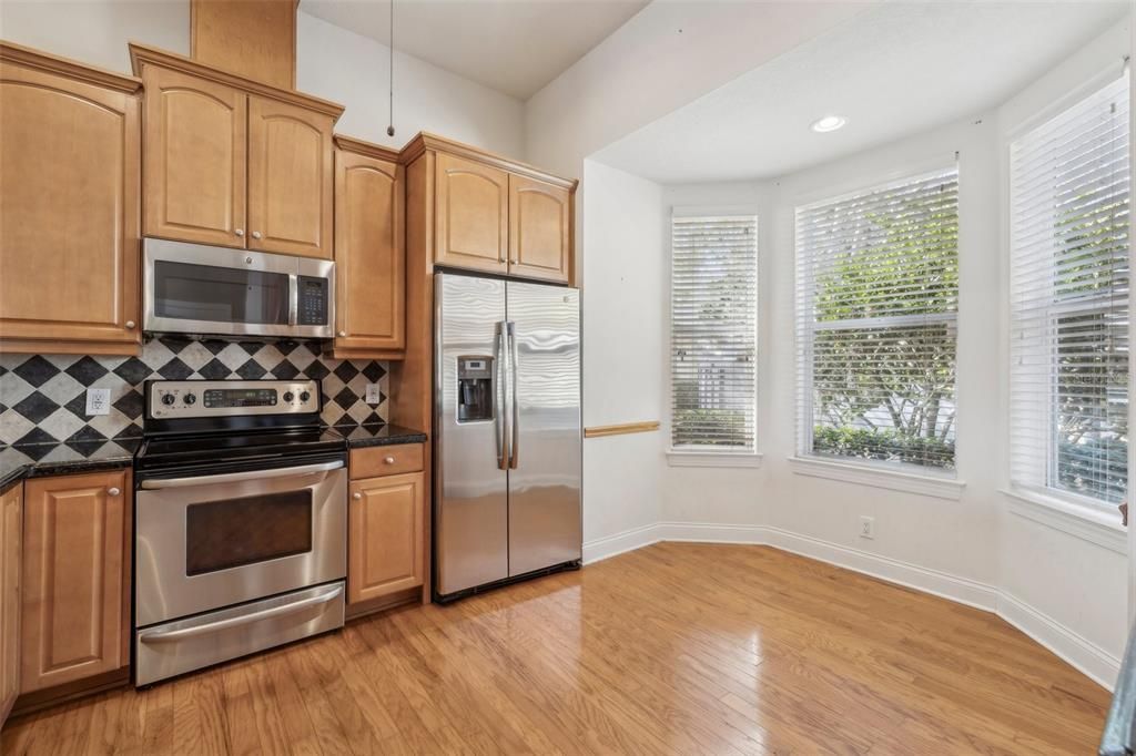 nice breakfast nook; Stainless steel appliances in almost-new condition