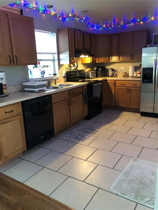 For Rent: $3,595 (3 beds, 2 baths, 1351 Square Feet)