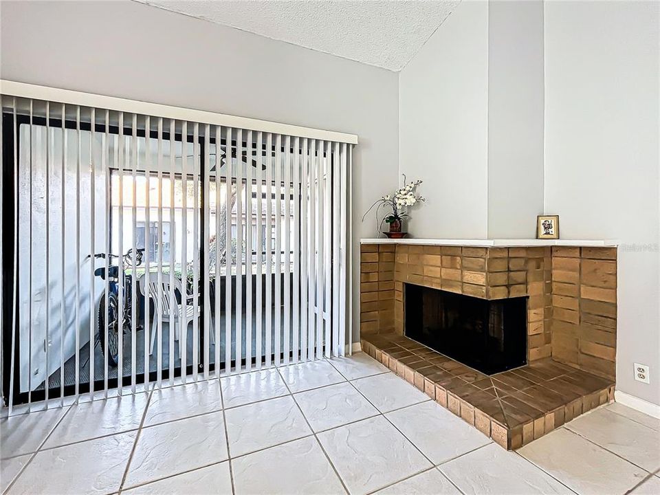 For Sale: $324,972 (2 beds, 2 baths, 1337 Square Feet)