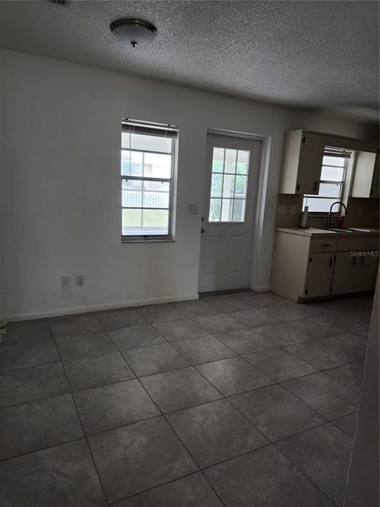 For Sale: $200,000 (2 beds, 2 baths, 1204 Square Feet)