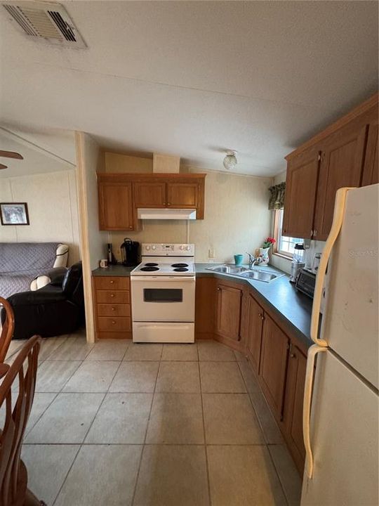 For Sale: $160,000 (2 beds, 2 baths, 1663 Square Feet)