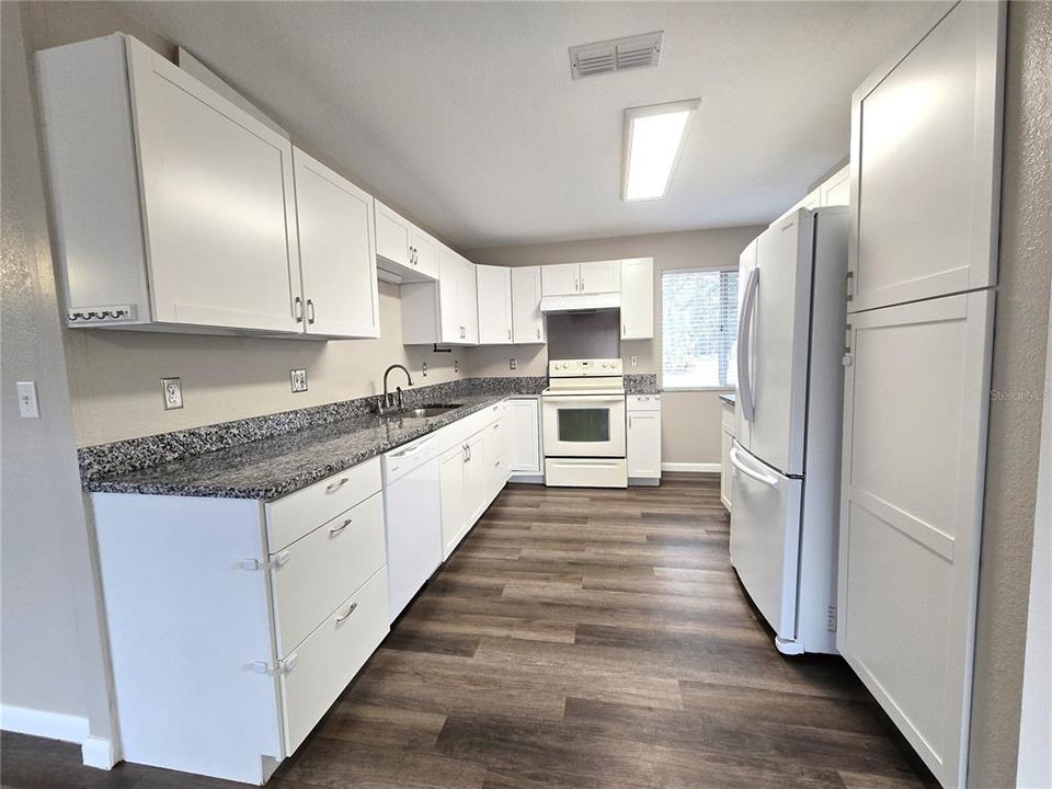 For Sale: $349,900 (3 beds, 2 baths, 1476 Square Feet)