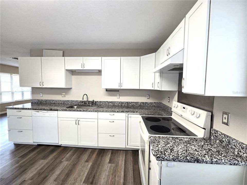 For Sale: $349,900 (3 beds, 2 baths, 1476 Square Feet)